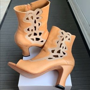 *gently used* John Fluevog Miracles Bethsaida boots (size 9.5, fits like 8-8.5)